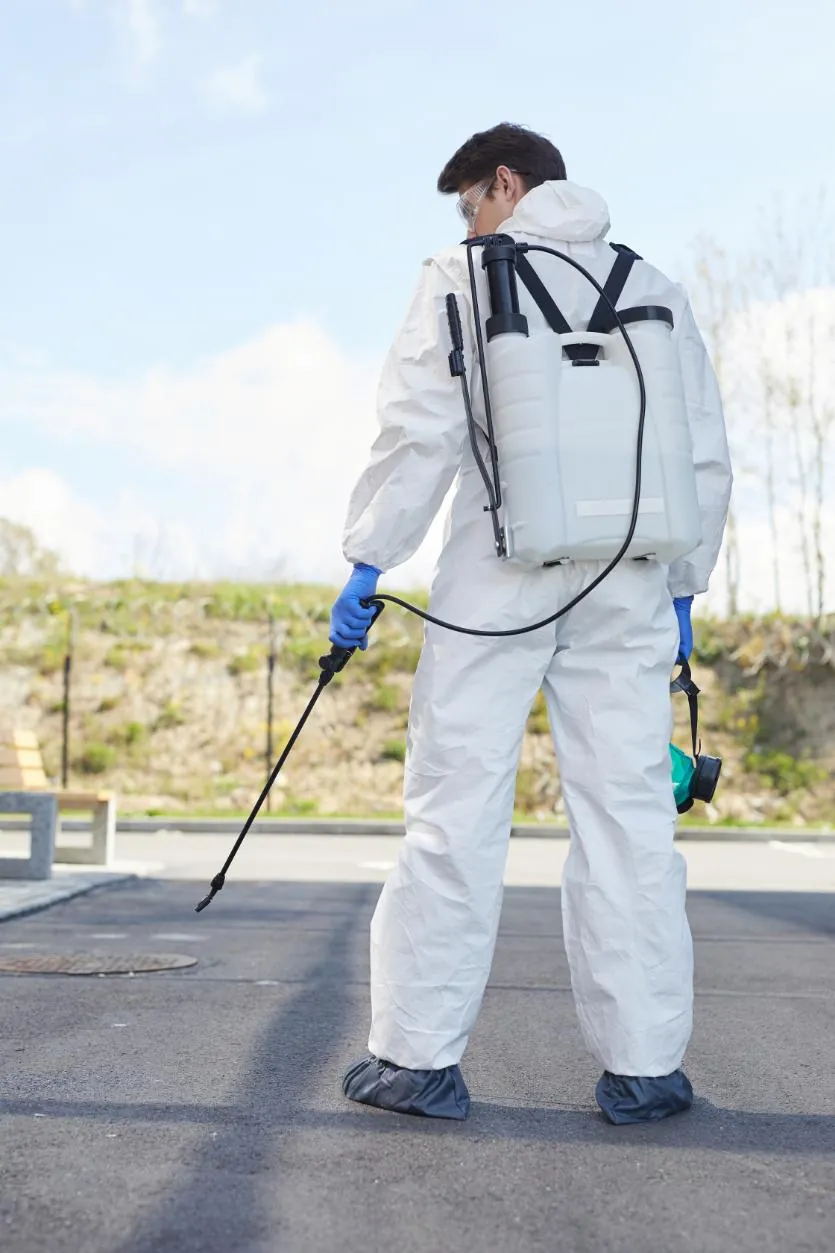 Field focus supporting pest-control detail